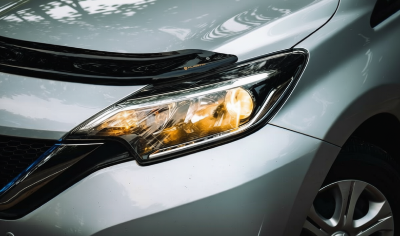 Solving Problems: 5 Cara Membersihkan Lampu Mobil yang Buram dan Menguning