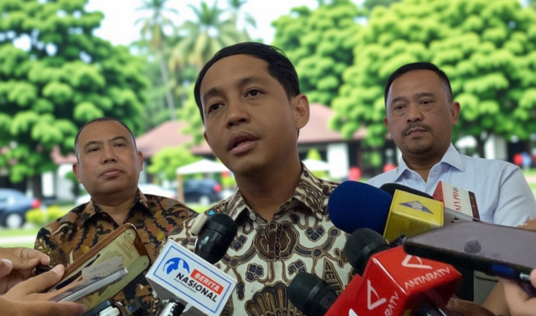 Topics Covered: Tak Ada Pelepasan Hutan, Menhut Kembalikan Amplop Bupati Kuansing