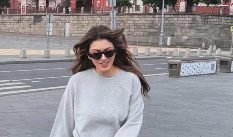 9 Momen Hansika Motwani Liburan di Rusia – Main ke Katedral Santo Basil
