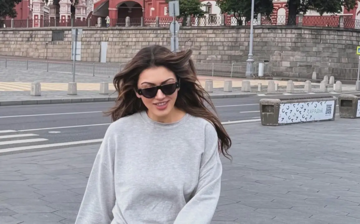 9 Momen Hansika Motwani Liburan di Rusia – Main ke Katedral Santo Basil