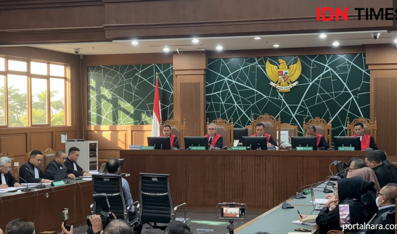 Latest Program: Profil Andi Saputra: Eks Jurnalis Jadi Hakim Dissenting Opinion Kasus Nadiem