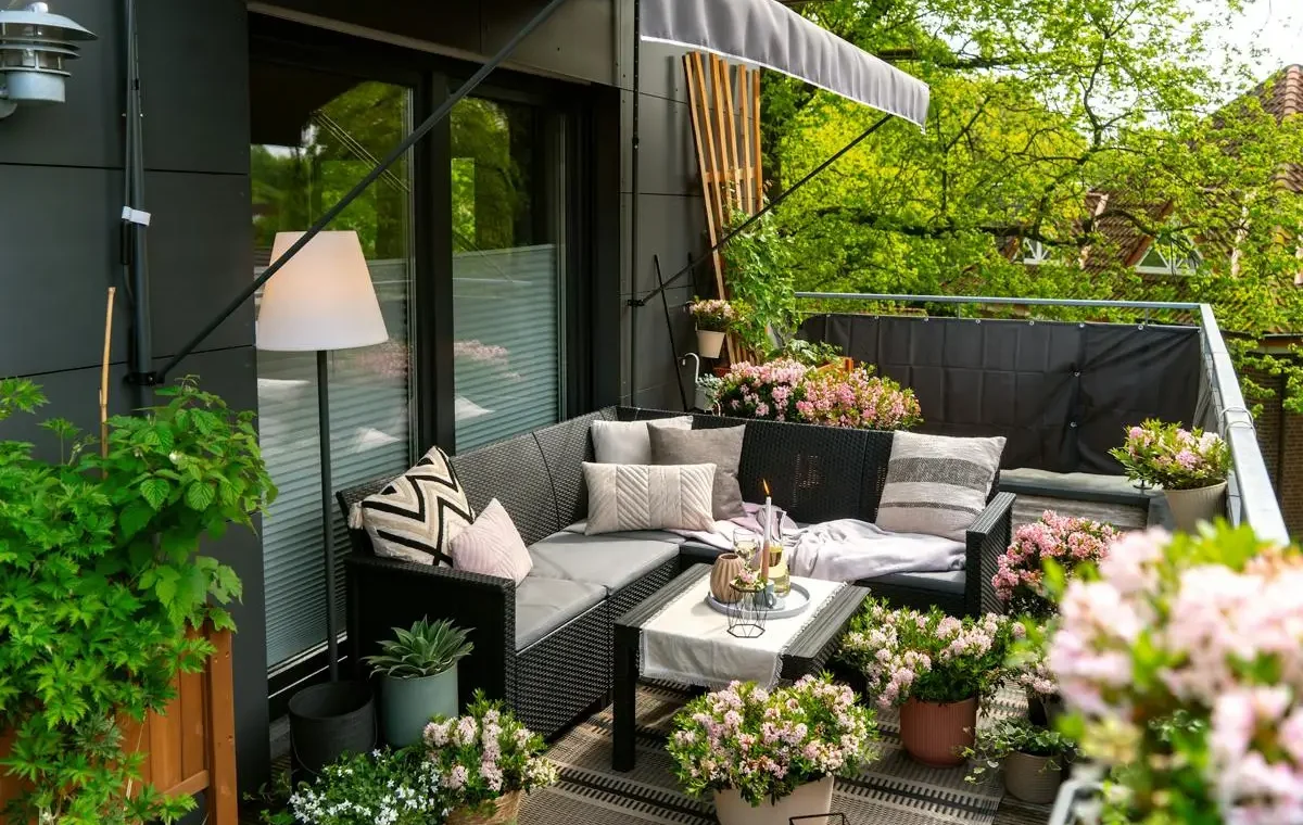 7 Inspirasi Balkon Estetik – Cocok Jadi Tempat Nyantai di Rumah