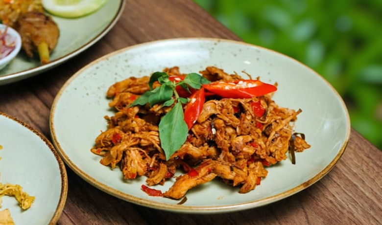 5 Tips Membuat Ayam Suwir Pedas agar Tidak Amis dan Langu