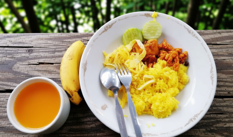 What Happened During: 5 Tips Meracik Bumbu Nasi Kuning agar Warnanya Cerah dan Harum