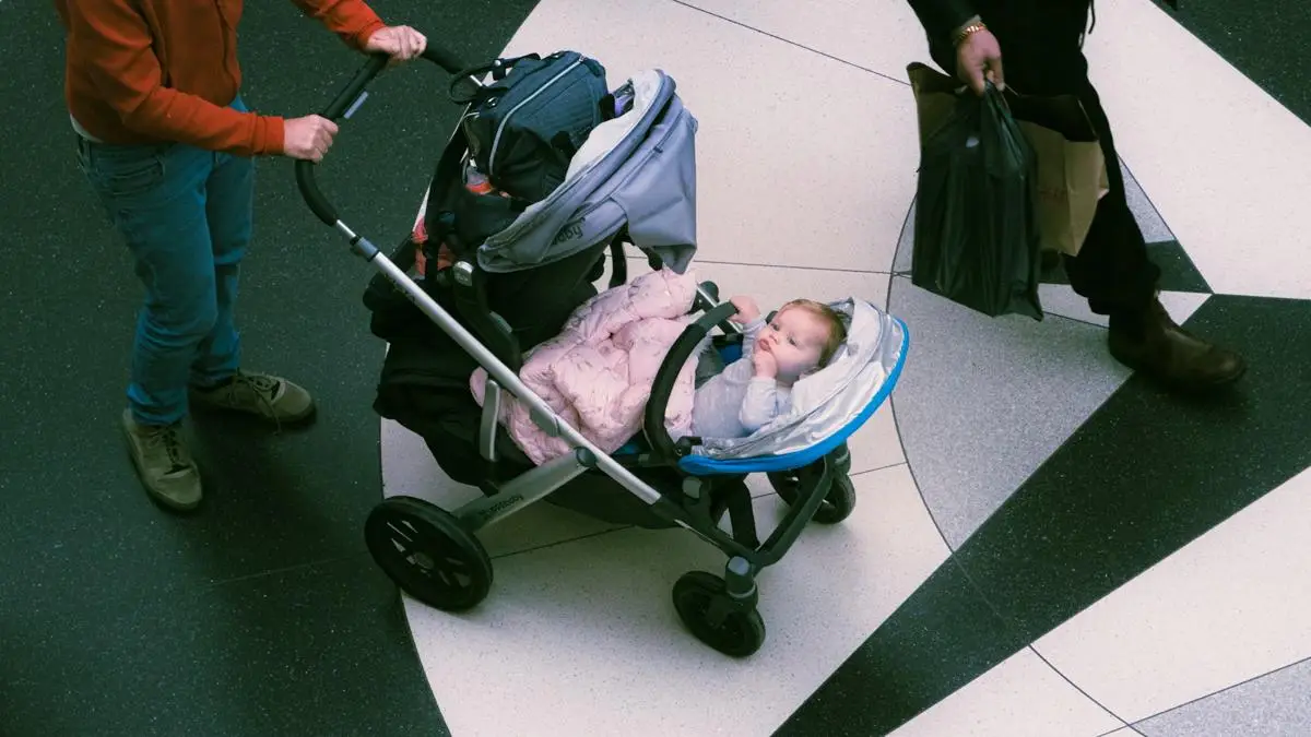Kenapa Stroller Gak Boleh Naik Eskalator? Ini Alasannya!