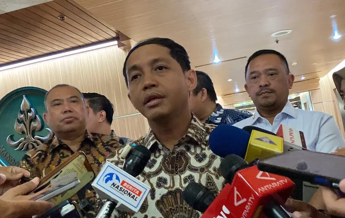 KPK Harus Usut Amplop Isi Uang yang Diterima Raja Juli