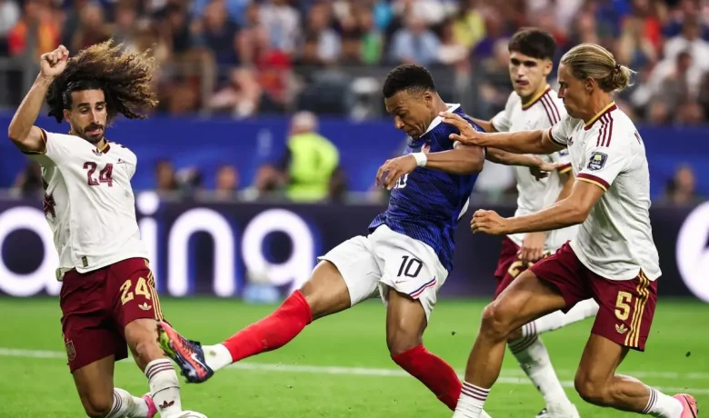 Brace Mbappe Bantu Prancis Tipiskan Selisih dari Inggris