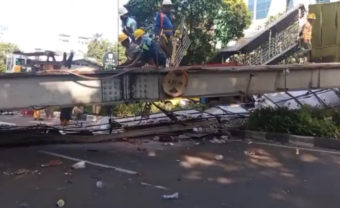 Topics Covered: Jakarta Dikepung Macet Imbas Pembongkaran JPO Tendean