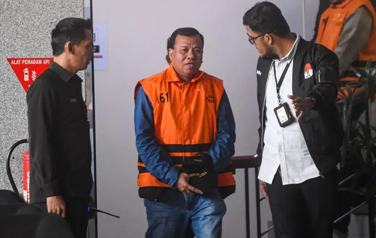 Latest Update: KPK Dalami Motif Bupati Kuansing Beri Amplop Isi Uang ke Raja Juli