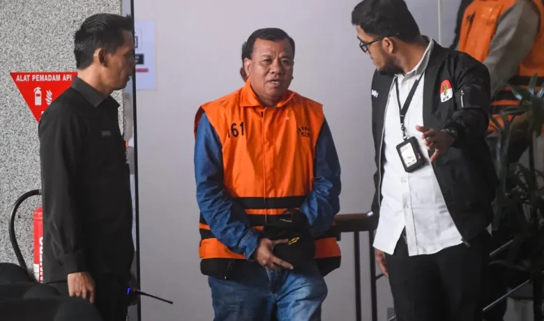 Latest Update: KPK Dalami Motif Bupati Kuansing Beri Amplop Isi Uang ke Raja Juli