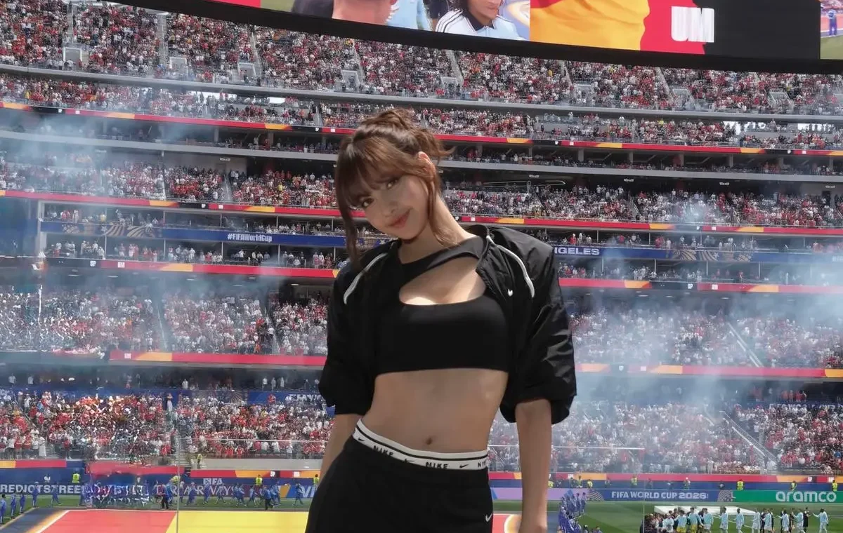 Important Visit: 7 Potret Lisa BLACKPINK Nonton Spanyol Vs Belgia di Piala Dunia 2026