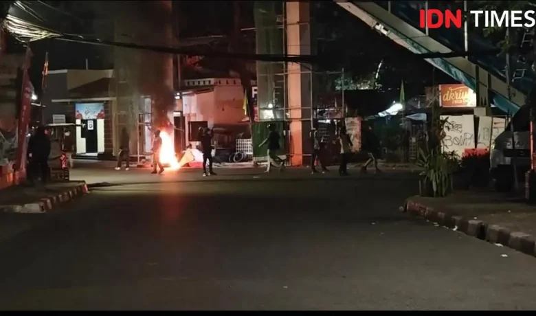 Kala Anak Kos di Menteng Sulit Pulang Imbas Bentrok di Jalan Tambak