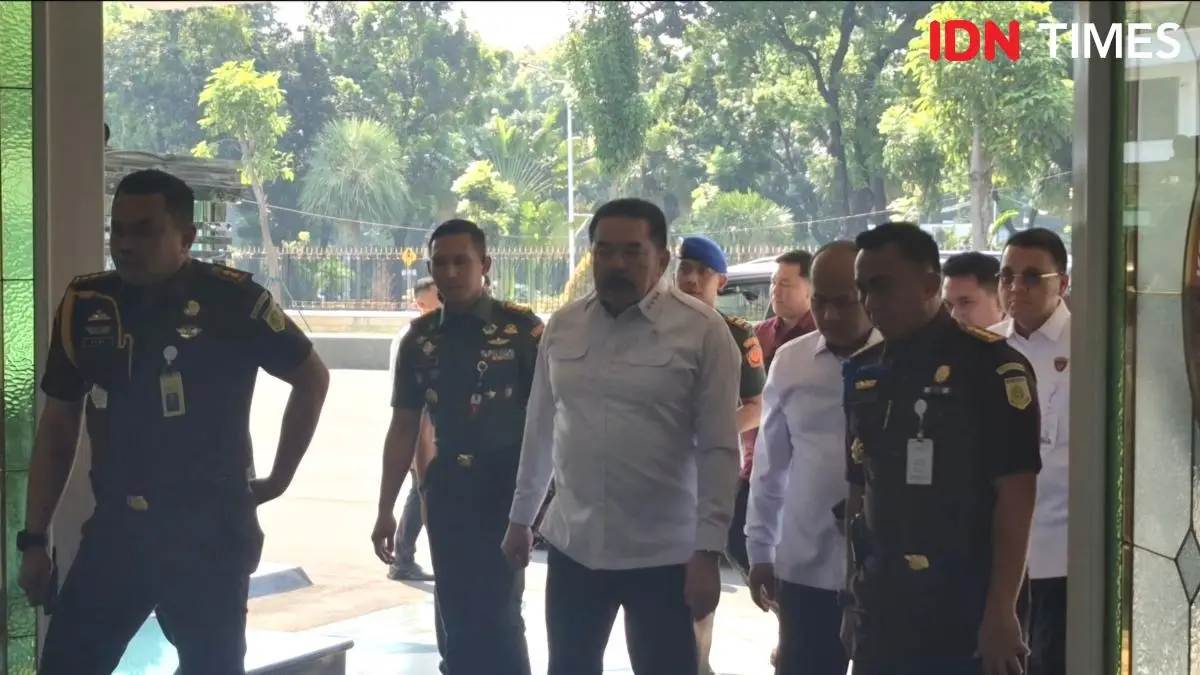 Topics Covered: Menhan Kumpulkan Satgas PKH, Jaksa Agung Hadir, Kapolri dan Plt Jampidsus Absen