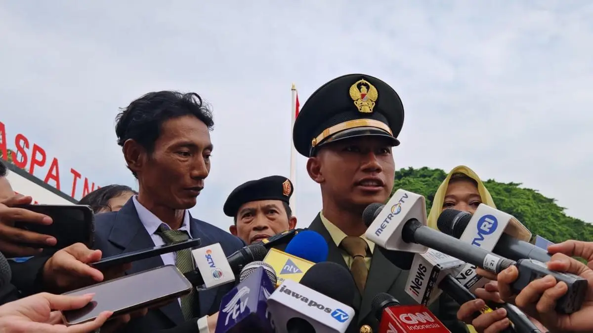 Momen Haru Kuli Asal Blora Lihat Anak Jadi Perwira TNI Dilantik Prabowo