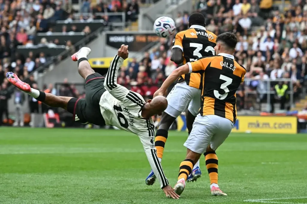 afp__20260822__c6a77pr__v1__highres__fblengprhullmanutd_1880fc04-458a-4407-8a27-8f04c7e256c6