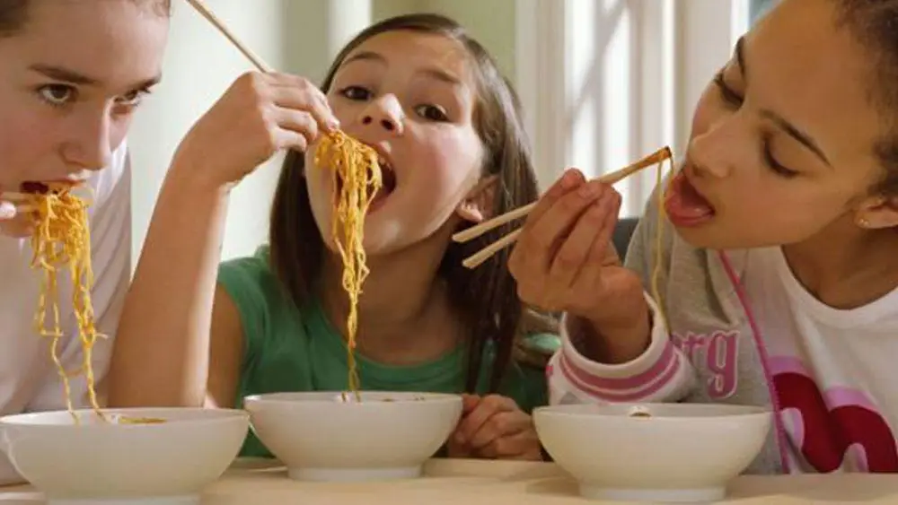 children-often-eat-instant-noodle-69bff48a3d1d20c83352b62921666869