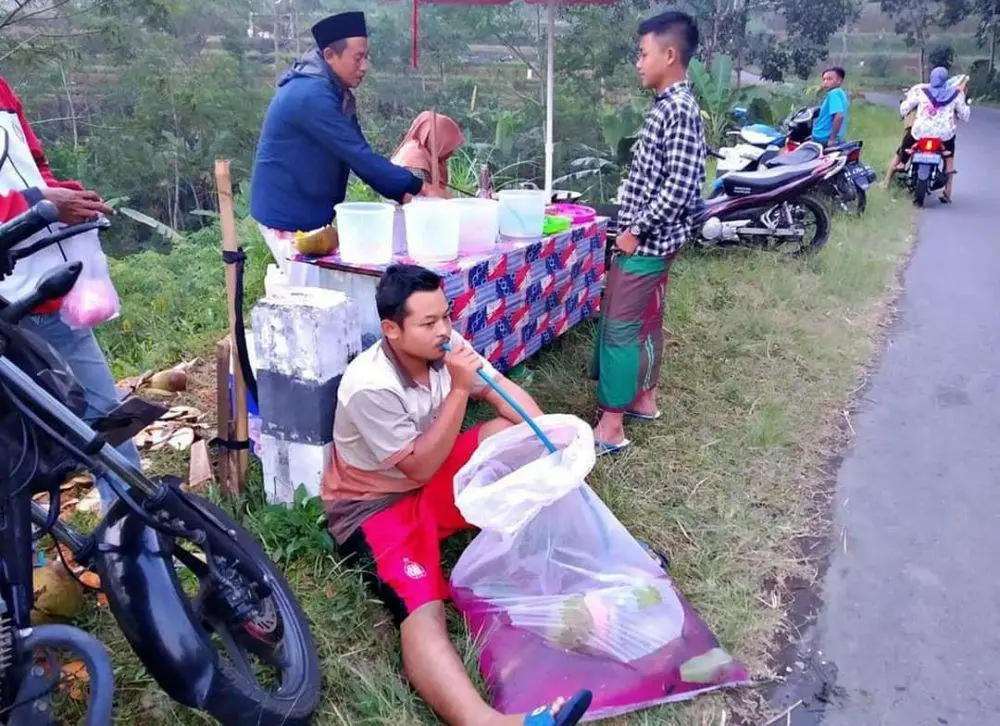 9 Cara Menikmati Minuman yang Nyeleneh, Bikin Terbahak-bahak