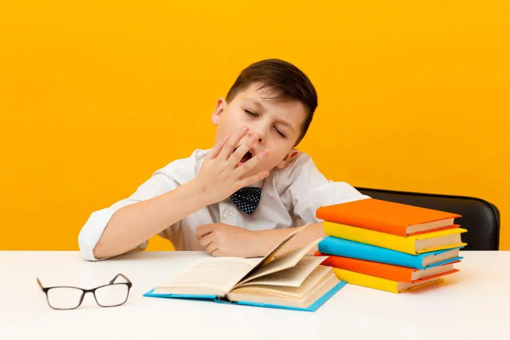 high-angle-sleepy-boy-reading-23-2148469968-097bb1575dfbb9113f53dc51ed222913-bec138634c1ff2f91b6ed83d467b37ed