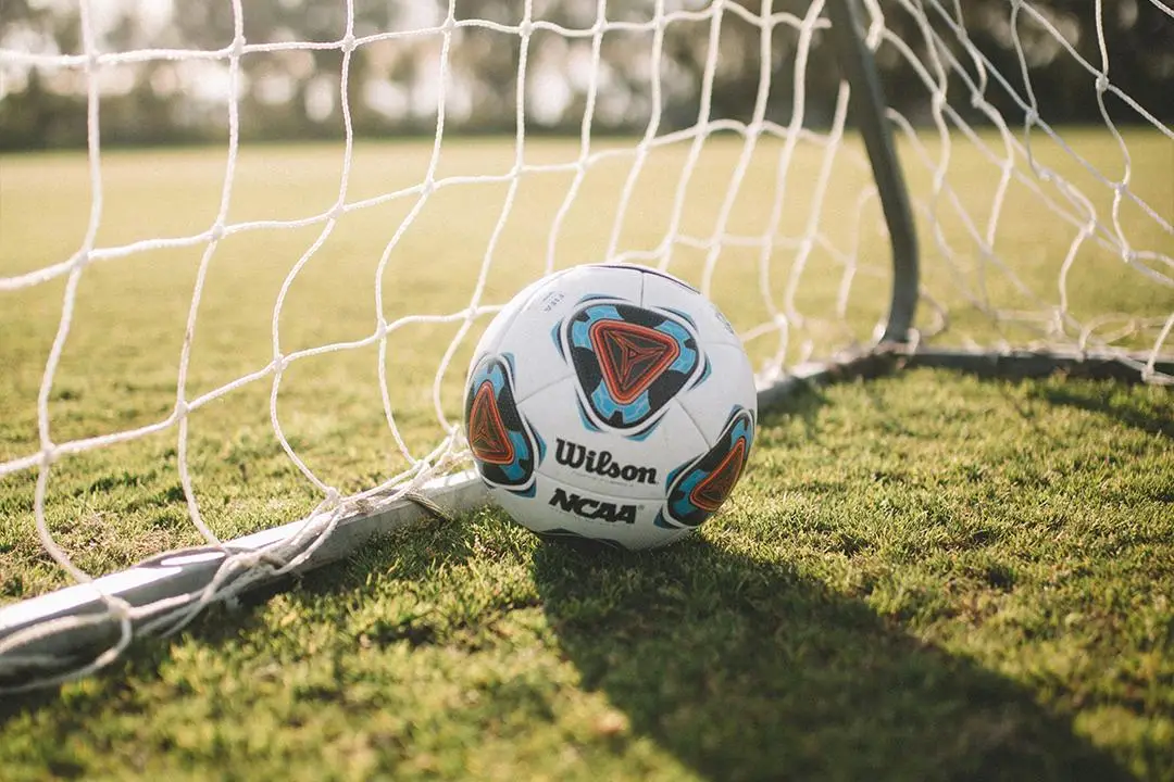 ilustrasi-bola_800b23dc-28ec-400c-a09c-b0b7cd2717f5