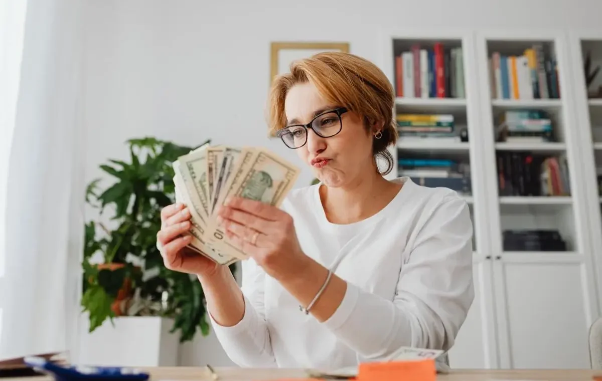 5 Tanda Kamu Terjebak Lifestyle Inflation, Gaji Naik Saldo Tetap Tipis