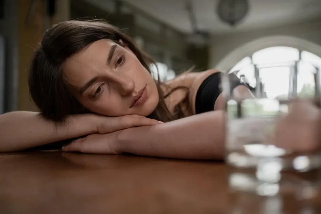 woman-unhappy-14_fdcfd5a7-c6fe-453a-90ff-2bd913c7bee3