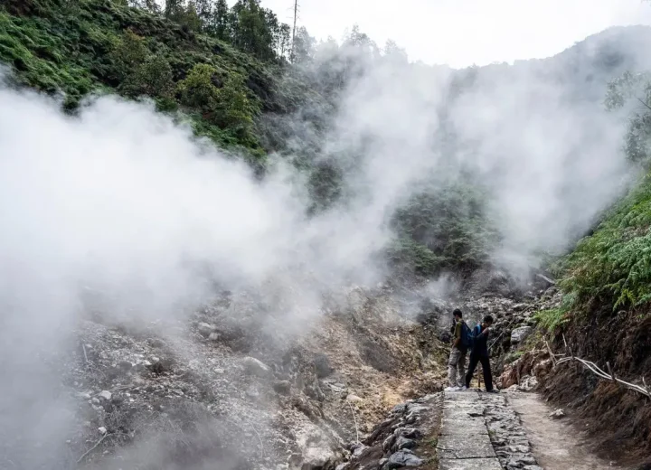 antarafoto-pemerintah-terbitkan-izin-pemanfaatan-panas-bumi-gunung-ungaran-1788334394_8fadc8e5-f95c-4ca1-932d-a776aefb8398